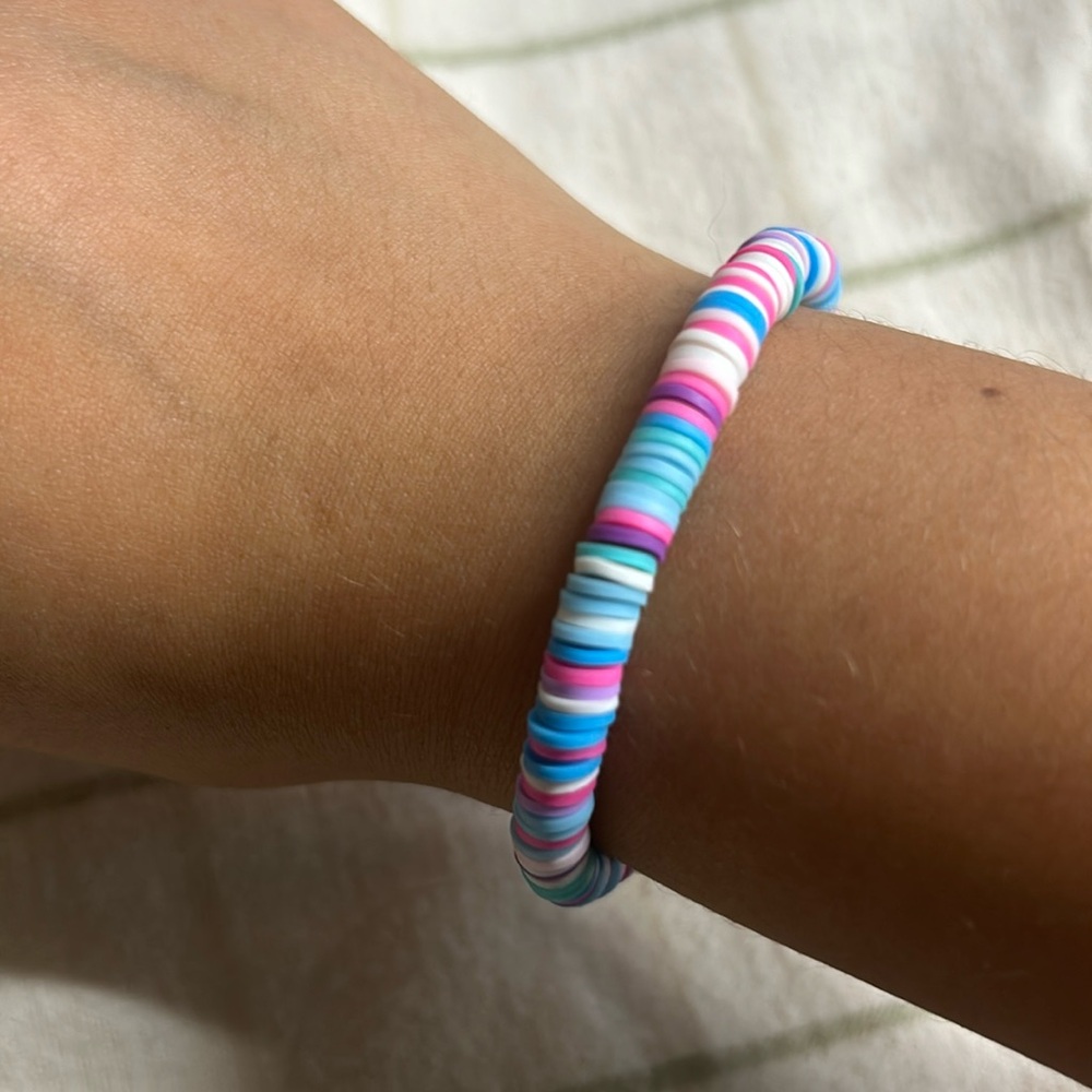 PURPLE AND BLUe WITH MULTIPLE COLORS CLAY BEAD BRACELET!!💜💙